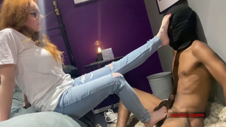 Sadistic Queens - Squishysax - Mistress Kirsty - 1st Time Squish - Watch Online