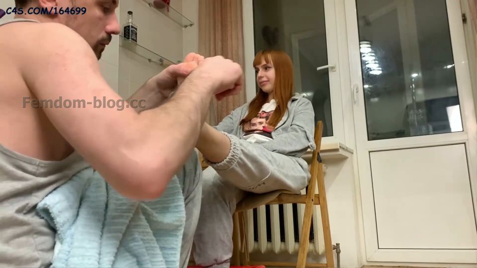 Petite Princess FemDom - Amateur real femdom foot servitude - Scrubs foot dust of Mistress Kiraes feet - Watch Online
