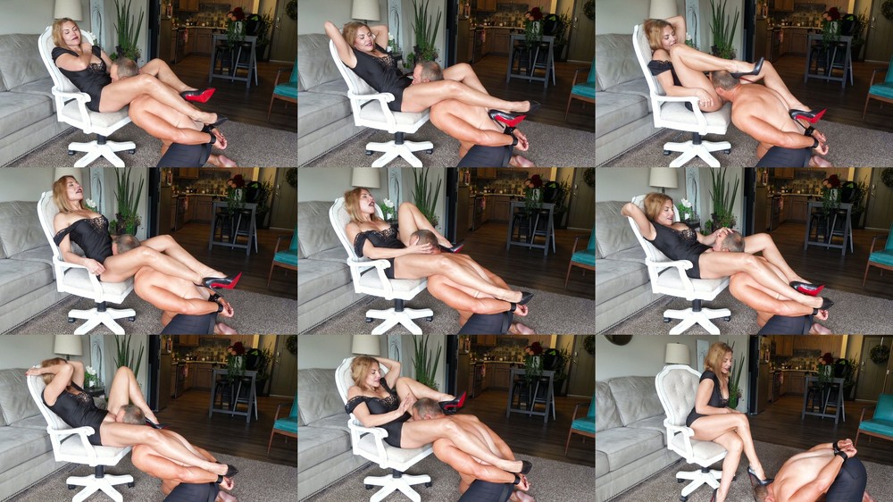 World Goddess - GODDESS ZEPHY - Restrained pussy licker!