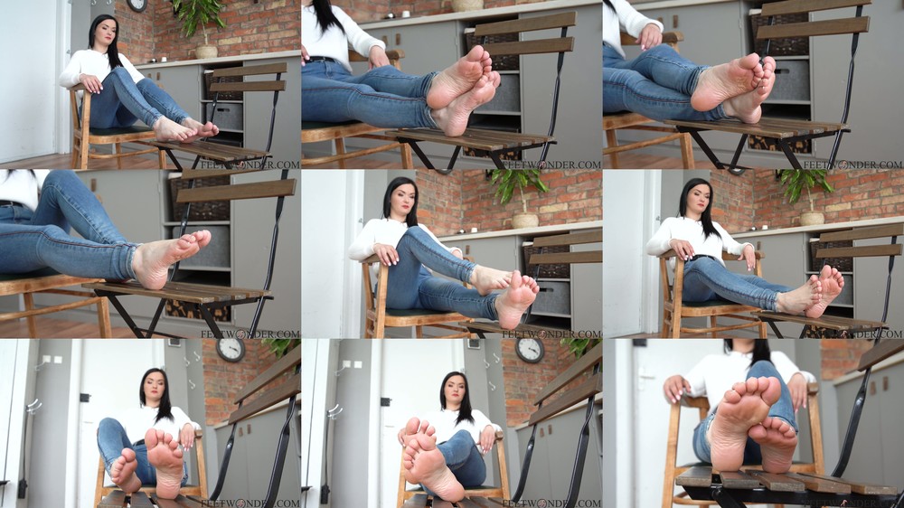 Feetwonder - Mature Brunette With Beautiful Soles