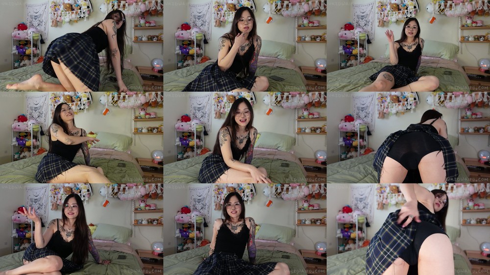 ur2dwaifu - Roommate Treats You To Her Farts