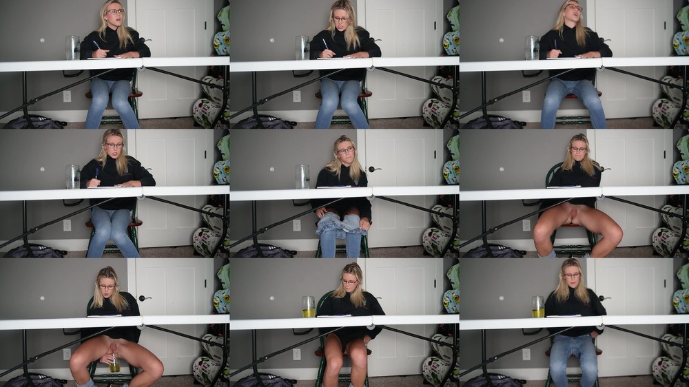 keeks 3005 - Pee Desperation In Class