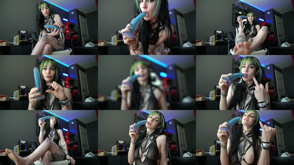 Prettyinpunk92 - Your Little Dick Doesn't Even Deserve My Drool