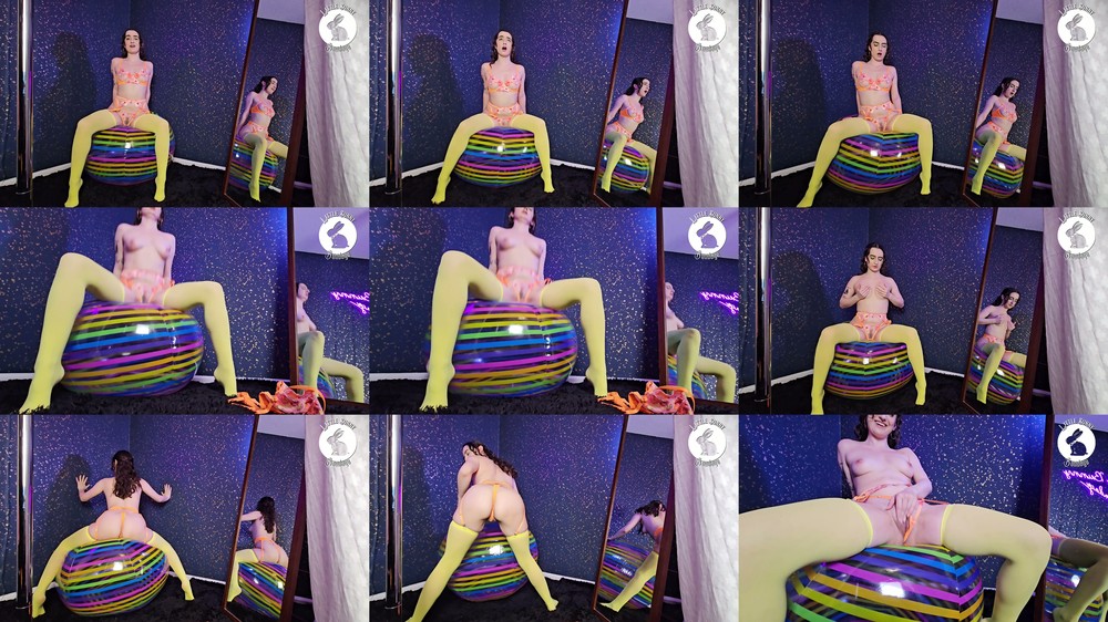 LittleBunnyB - GIANT BEACHBALL BOUNCE AND CUM