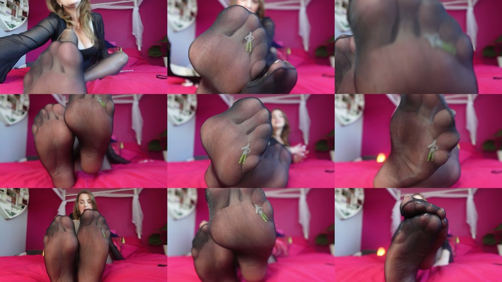 MissesDiscreets - Giantess shrinks you and traps you in her pantyhose