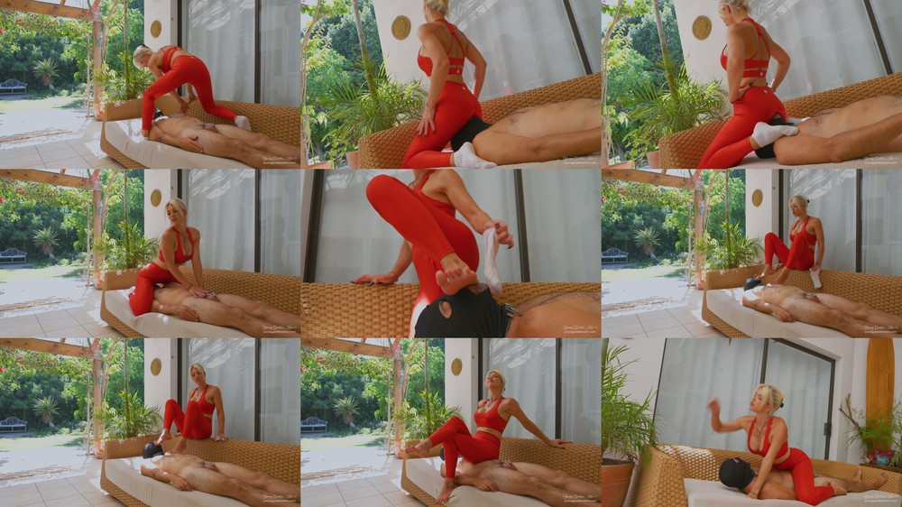 Young Goddess Kim - Locked and Licking - Yoga Ass and Sweaty feet (4K)
