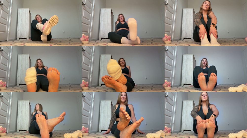 iNeedNicole - My socks and feet Homewreck you