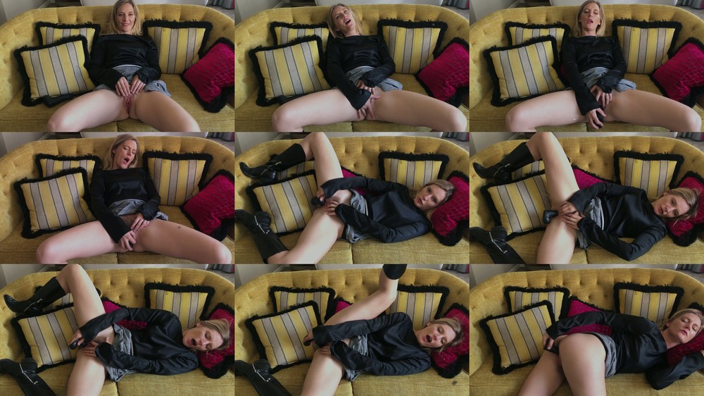 mona wales - fucking myself with a dildo